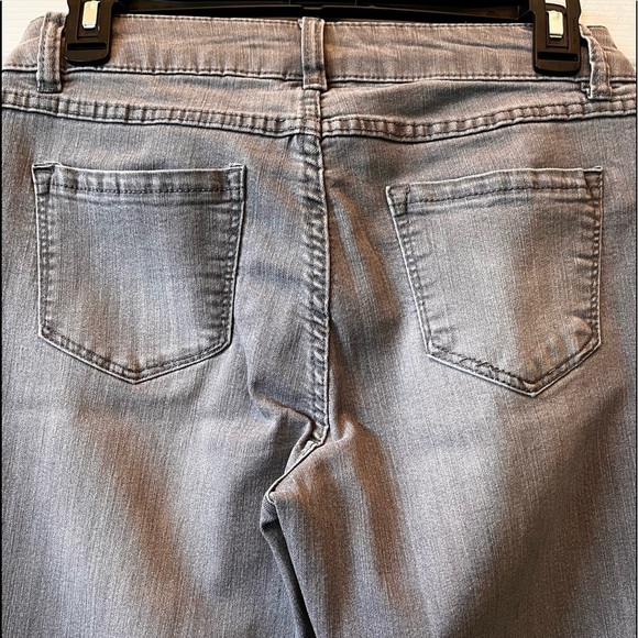 D. JEANS - Picture 3 of 8